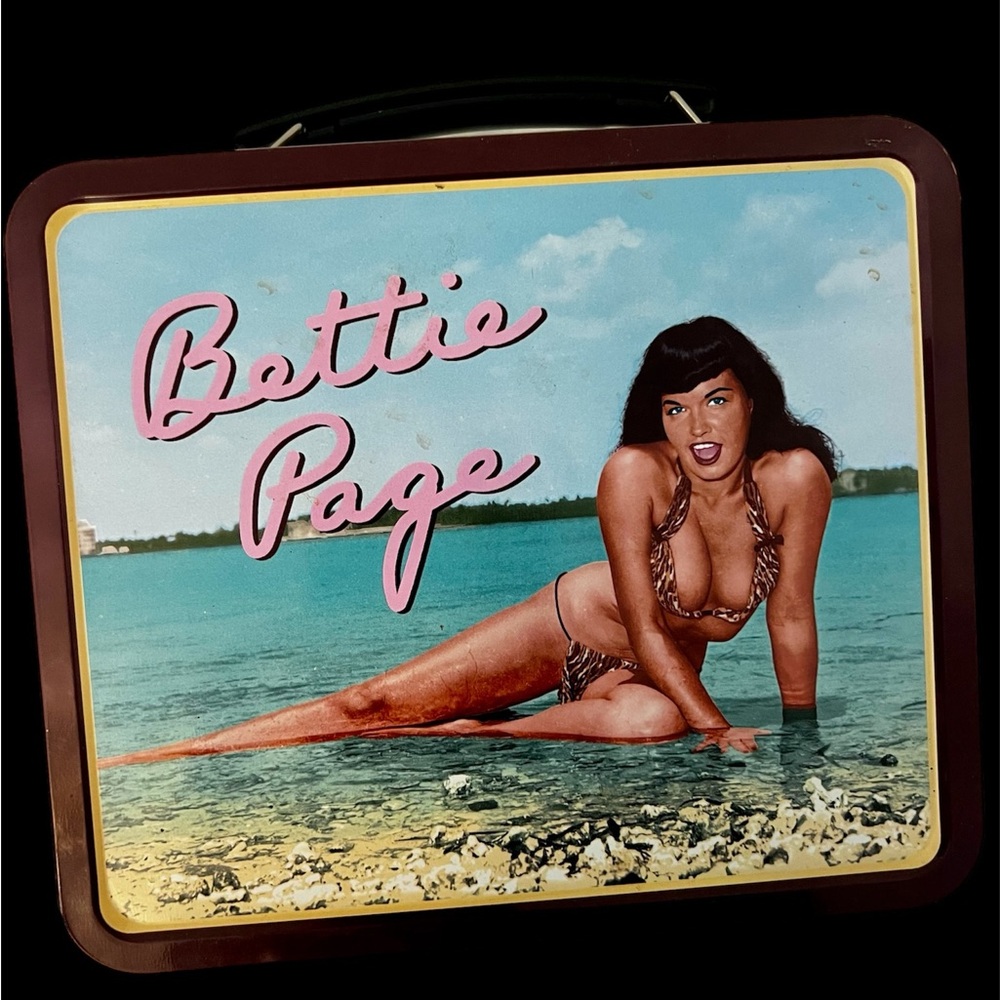 EUC Bettie Page Metal Lunchbox Dark Horse
